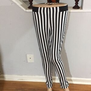 Junk Food Black & White Women’s Stripe Pant. XS
